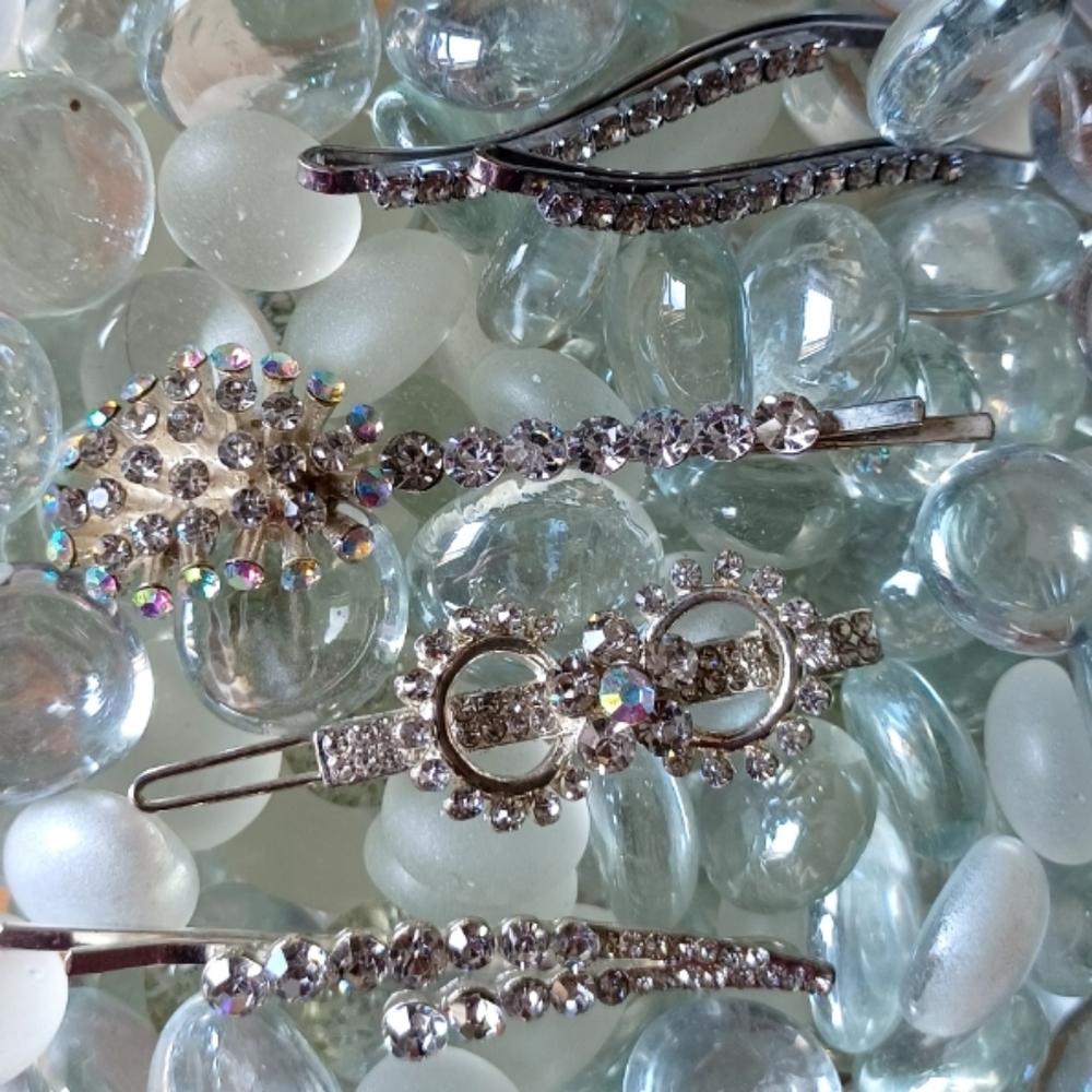 EUC Clear & Iridescent Rhinestone Hair Clips - Set of 5